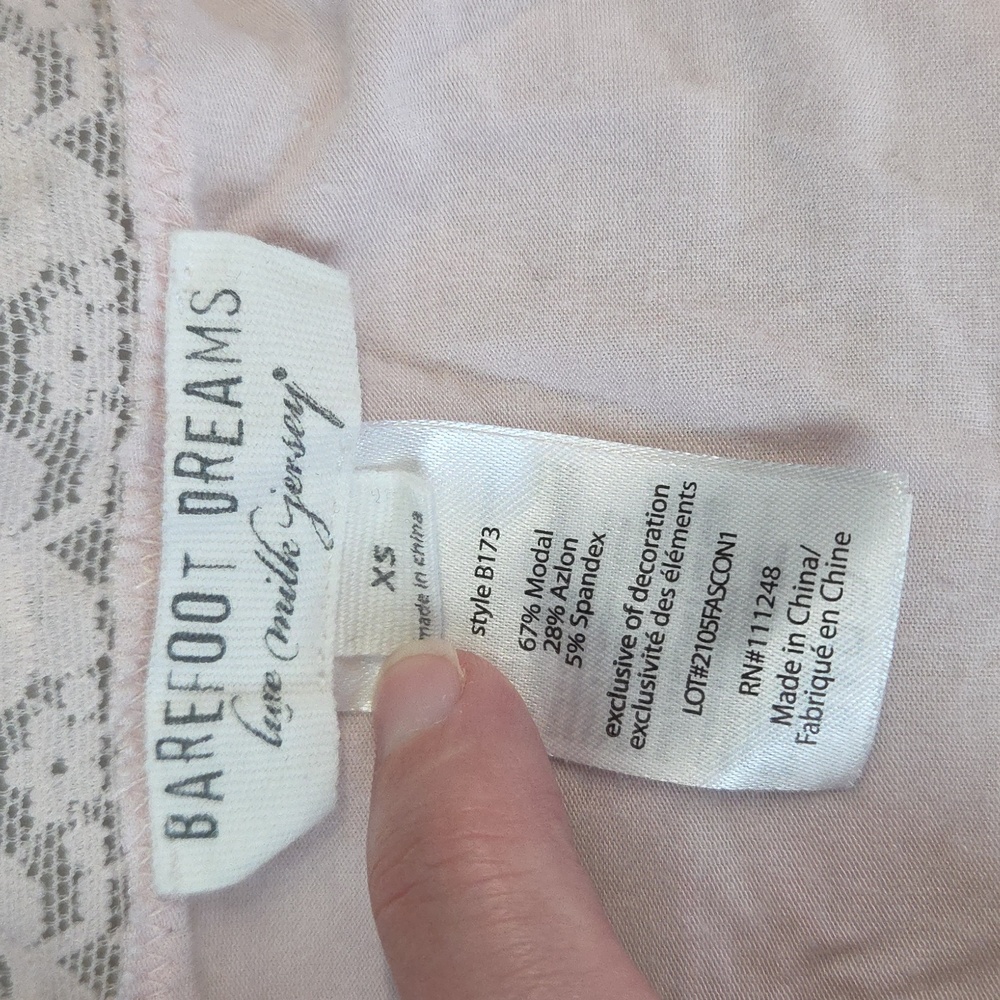 Barefoot Dreams Luxe Milk Jersey V-Neck Tee & Classic Pant Set - Picture 4 of 15